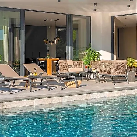 Aruna Hotel 3*
