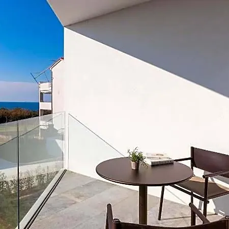 Aruna Hotel 3*