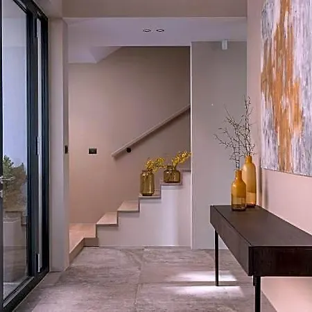 Aruna Hotel 3*